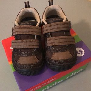 NWT STRIDE RITE BOYS 7XW SHOES
